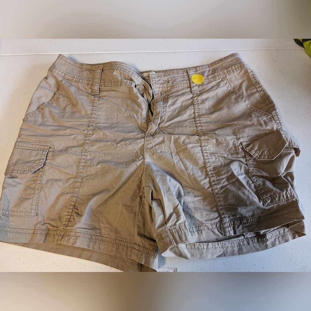 Women's St. John's Bay Khaki Cargo Shorts Size 8